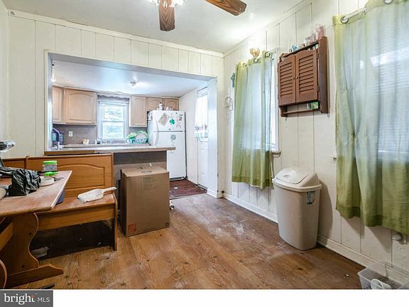 3rd image of 3076 Aramingo Ave