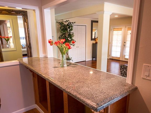 5th image of 3263 Percivale Dr