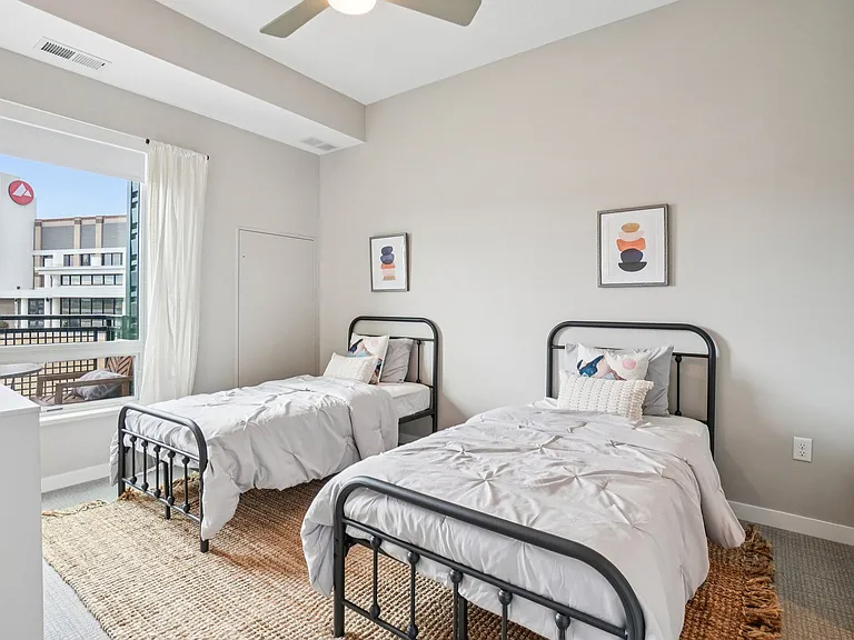 Lyra Apartments — Photo 10