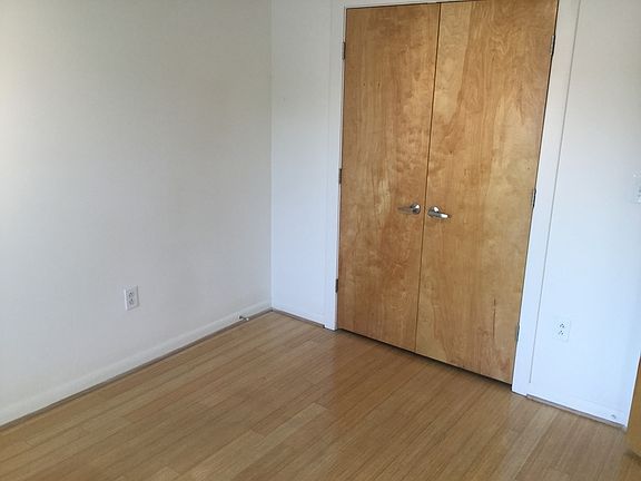 3rd image of 1011 W Marshall St #203