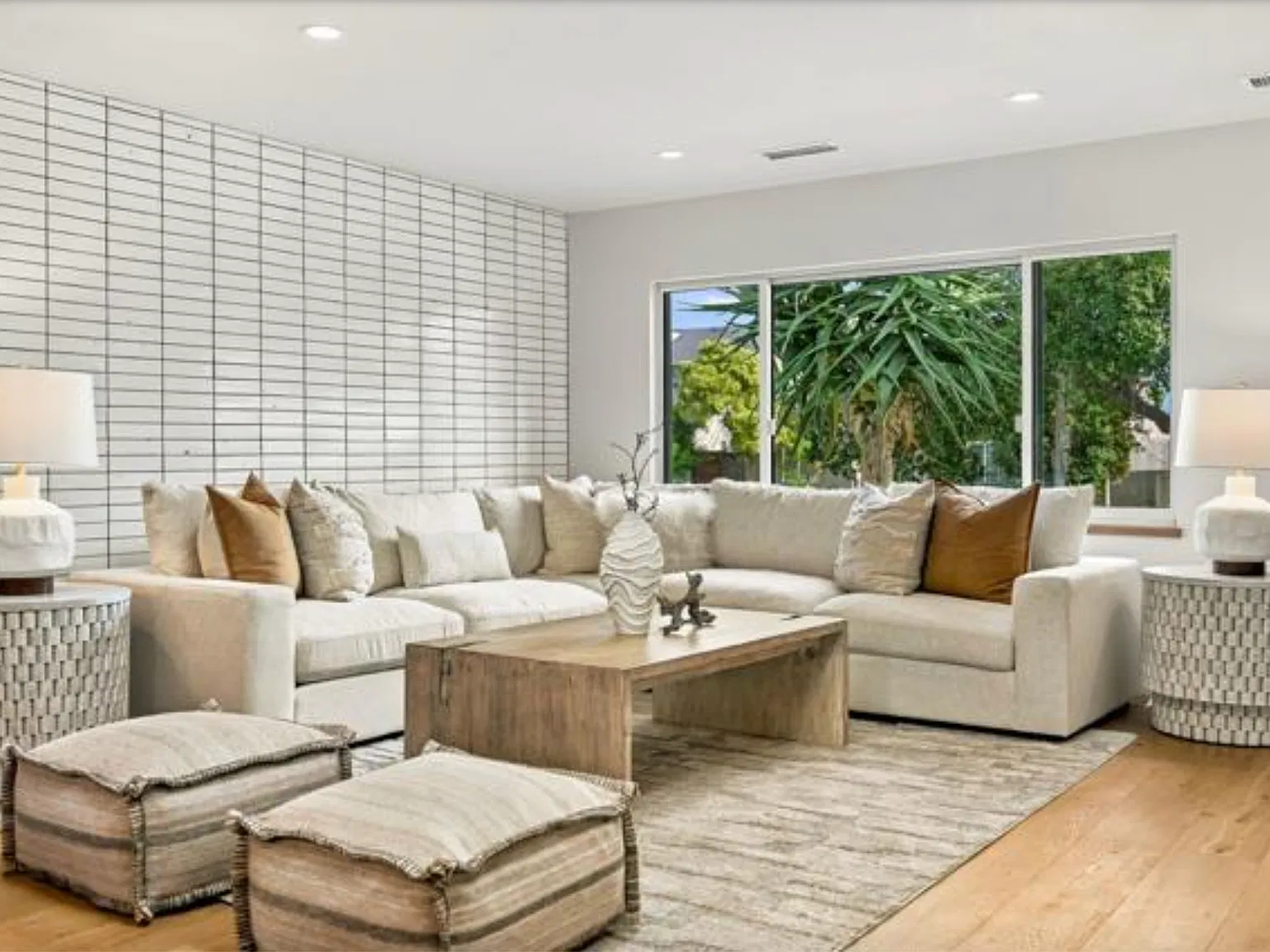 3 bed, 1686 sqft, $9,475 — Photo 3