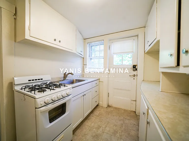 38 Gibson St #3 — Photo 7