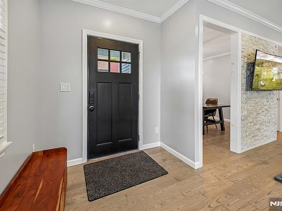 5th image of 73 Forest Pl
