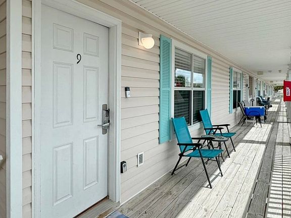 2nd image of 1117 W Lagoon Ave #9