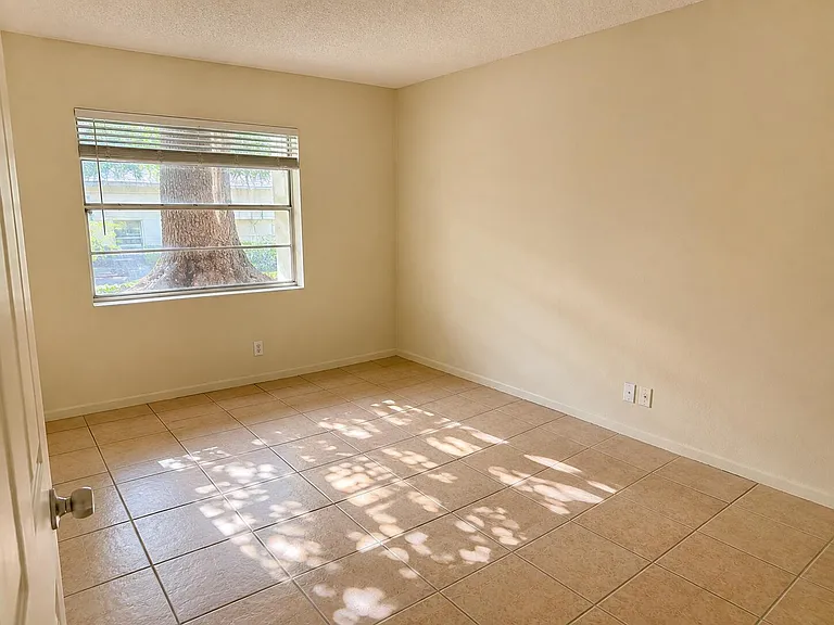 3540 NW 114th Ln — Photo 8