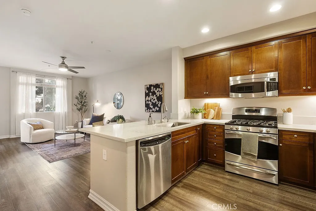 1 bed, 710 sqft, $2,775 — Photo 3