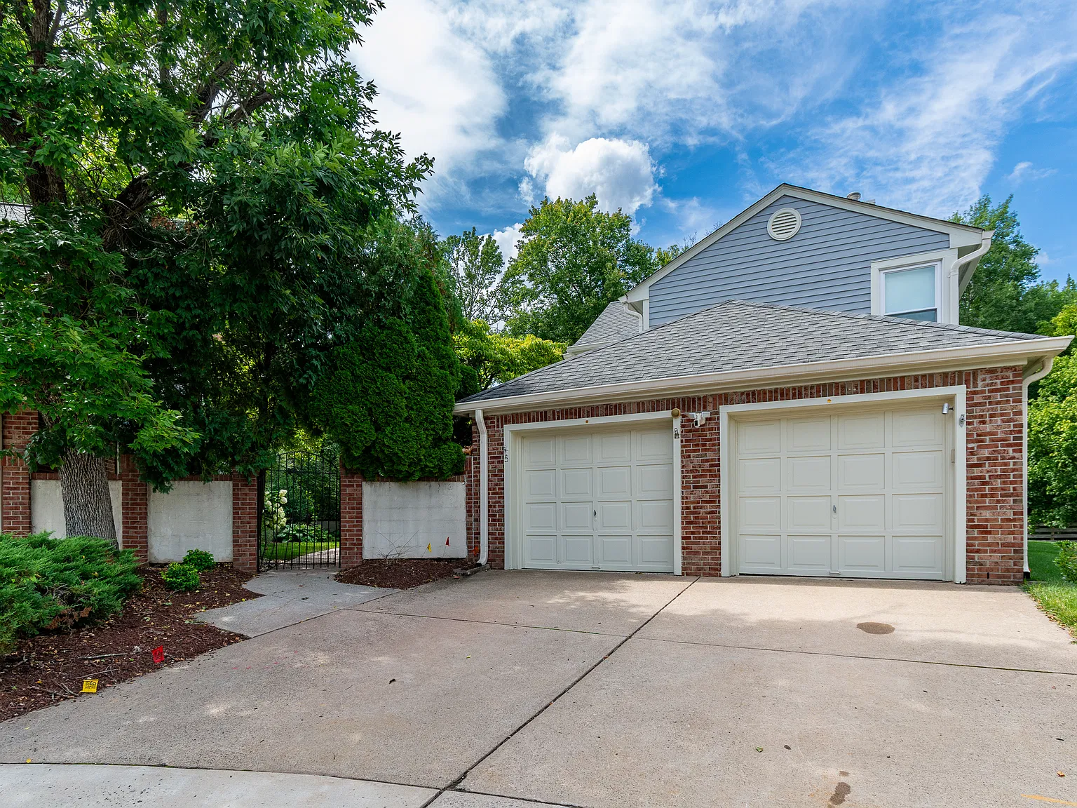 3 bed, 2.5 bath, 2210 sqft, $4,300 — Photo 2