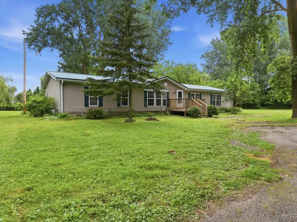 301 Barn Dr, Bay City, MI 48706