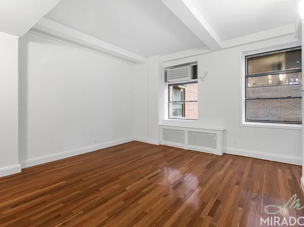 132 East 45th Street image 1 of 11