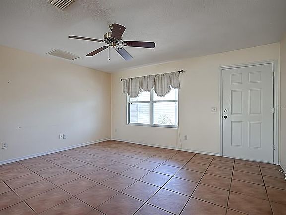 4th image of 17416 SE 74th Seabrook Ct