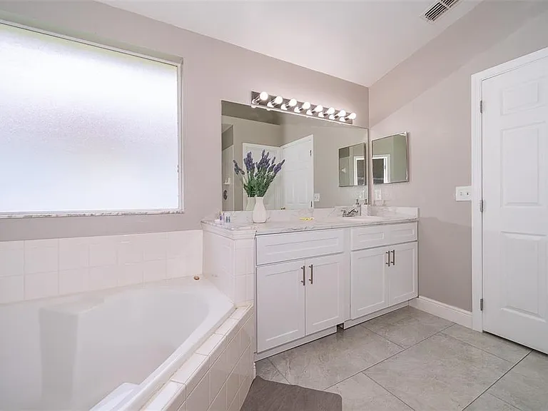 207 Langham Dr — Photo 17