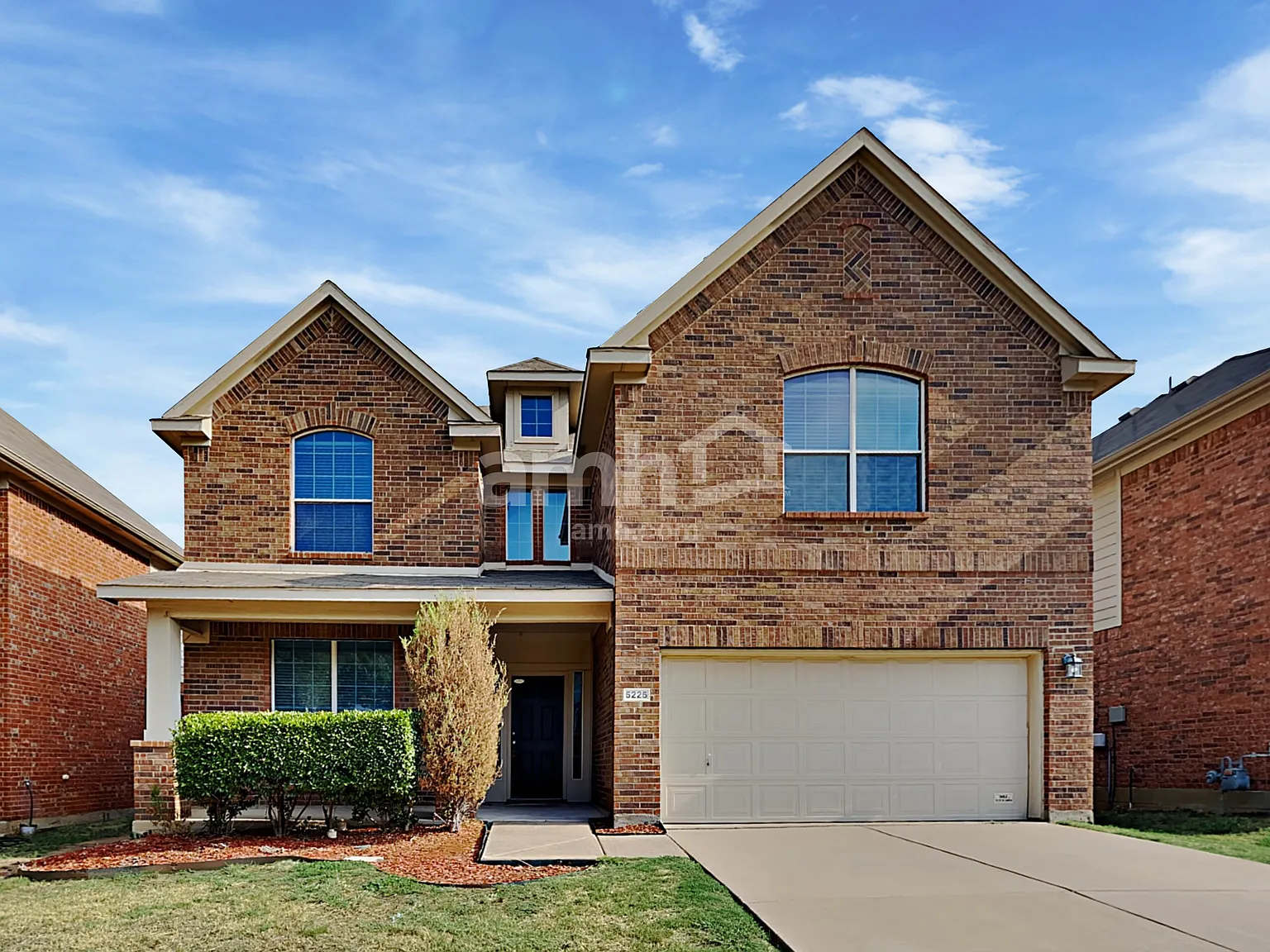 5 bed, 2.5 bath, 2880 sqft, $2,910 — Photo 1