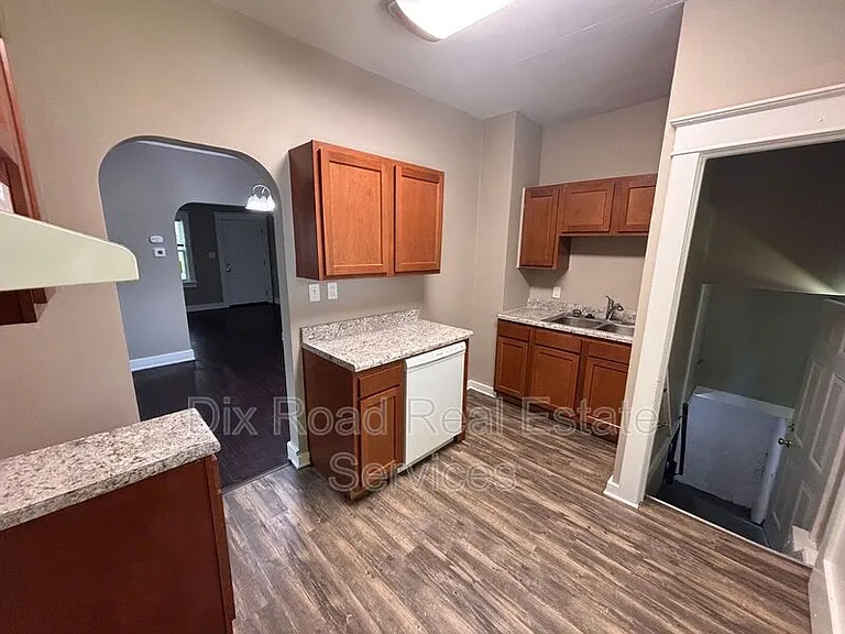 2109 Victoria Ave — Photo 9