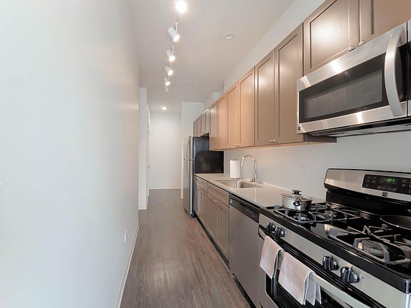 5th image of 831 N Milwaukee Ave #312