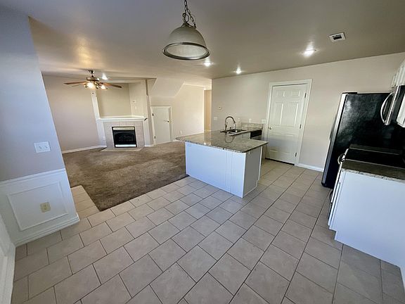 4th image of 830 W Melmar Dr #1