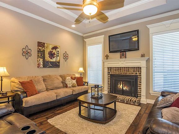 4th image of 525 Highland Pl