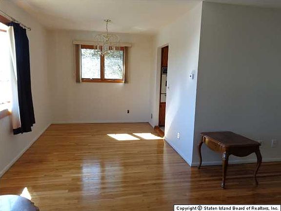 5th image of 500 Huguenot Ave