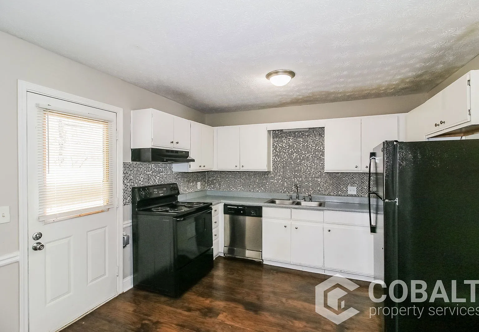 2 bed, 1.5 bath, 1250 sqft, $1,300 — Photo 3