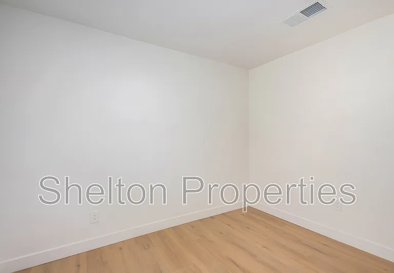 616 N 10th Ave #H — Photo 8