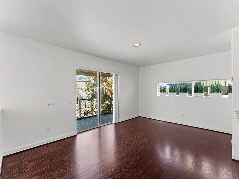 3012 Commerce St — Photo 14
