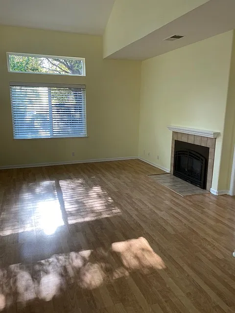3 bed, 2.5 bath, 1489 sqft, $3,100 — Photo 4