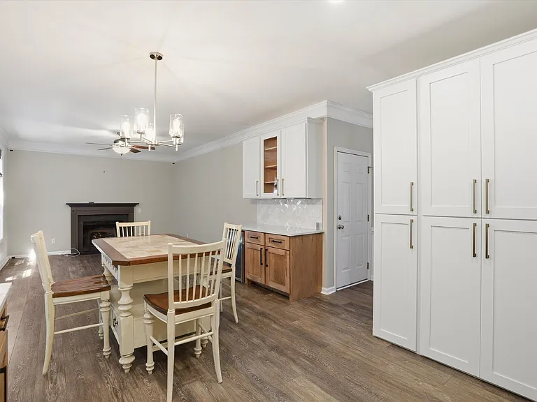1152 Willoughby Ln — Photo 17
