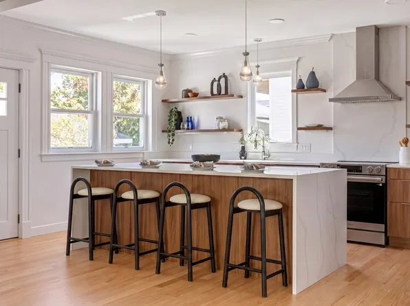83 Kenmere Rd Floor 2, Medford, MA 02155