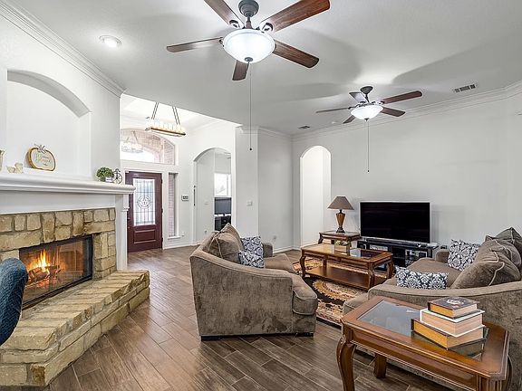 5th image of 341 Pecan Ct