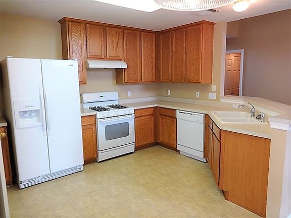 3rd image of 277 Paddington Dr