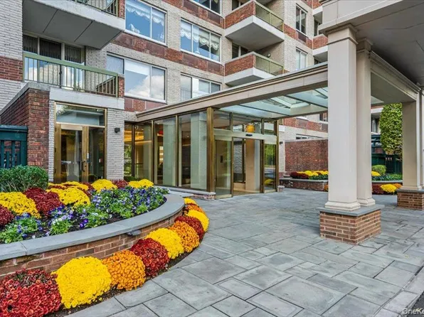 100 Hilton Ave, Garden City, NY