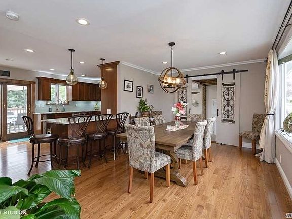 5th image of 90 N Queens Ave