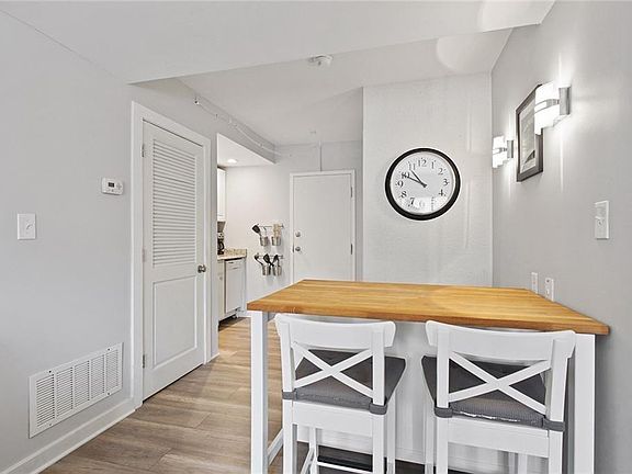 5th image of 4532 Broadway Unit 4-F