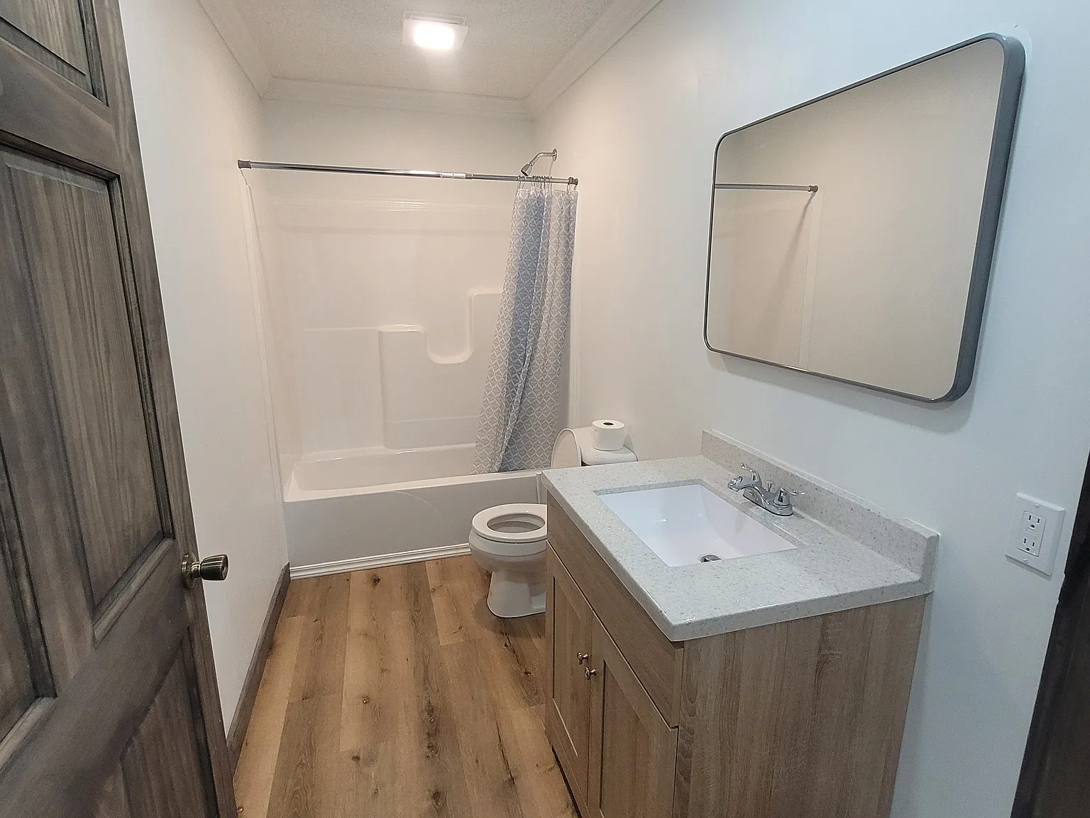3 bed, 1350 sqft, $1,950 — Photo 3