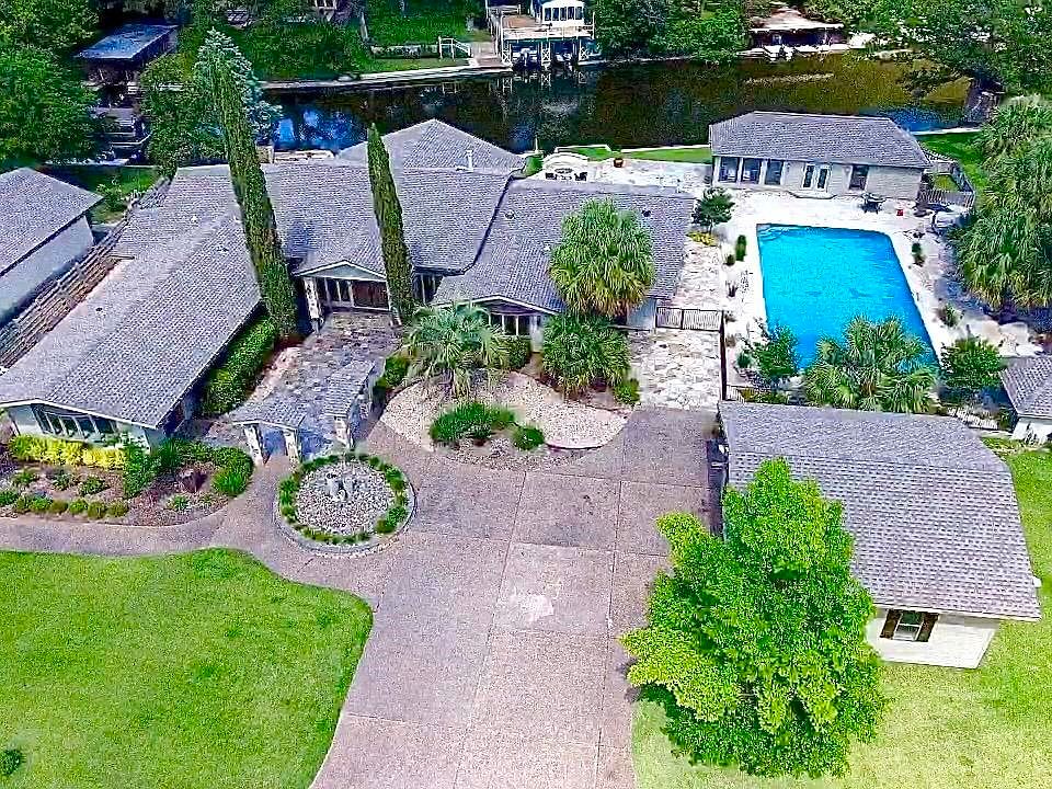 1st image of 311 Oleander Dr