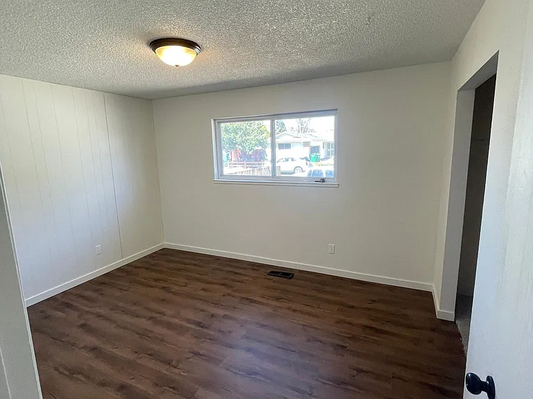 313 Granada Dr — Photo 10