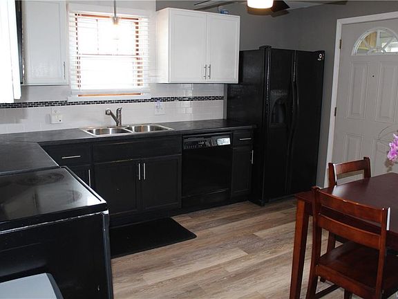 3rd image of 972 Maryvale Dr