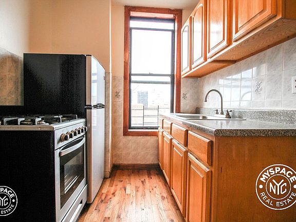 2nd image of 134 Boerum St APT B4