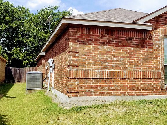 3rd image of 1801 Katrina Ln