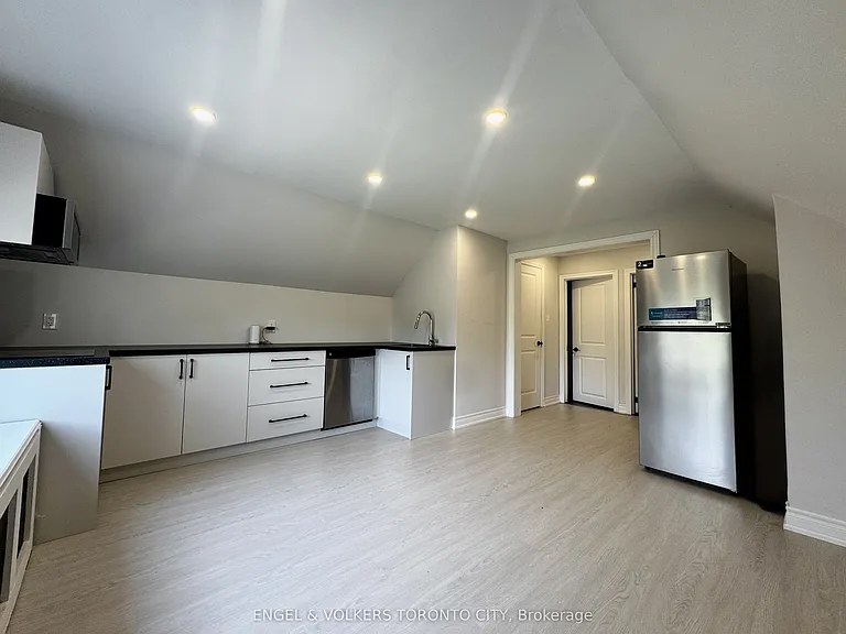 185 Rumble Ave #2 — Photo 13