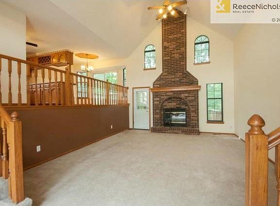 5th image of 424 SE Topaz Dr