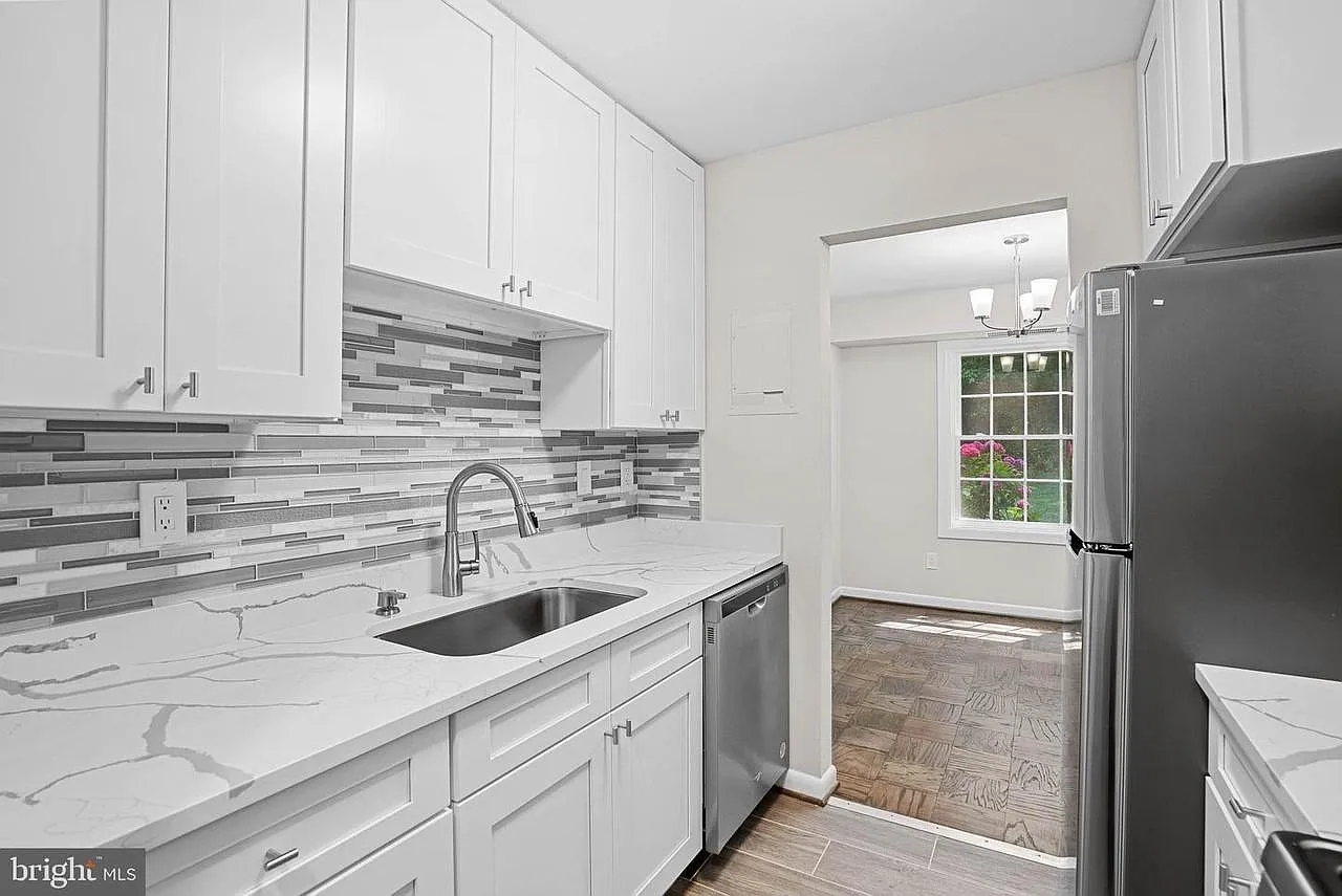 3915 Lyndhurst Dr — Photo 4