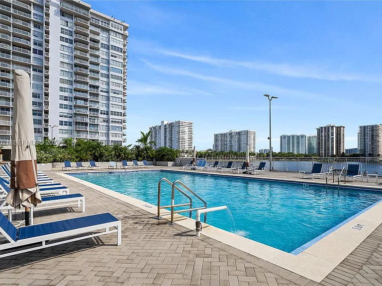 18011 Biscayne Blvd #902 — Photo 24