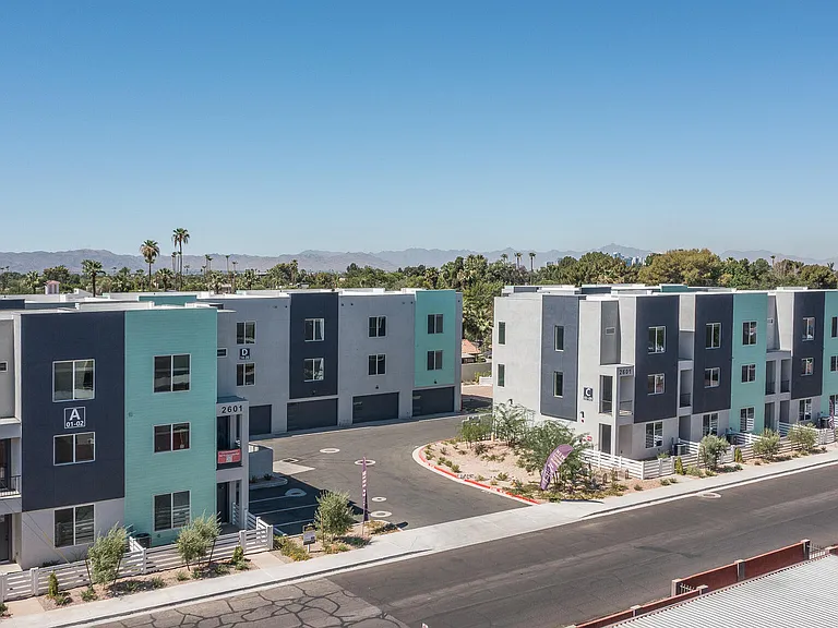 2601 E Clarendon Ave #3 — Photo 34