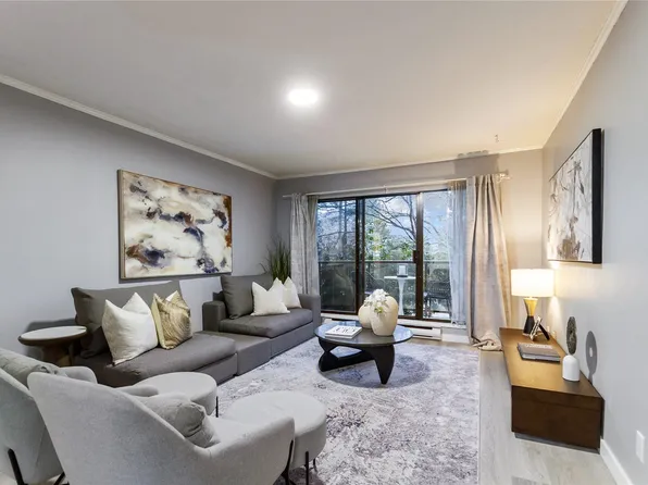 2222 Prince Edward St #201, Vancouver, BC V5T 4M6