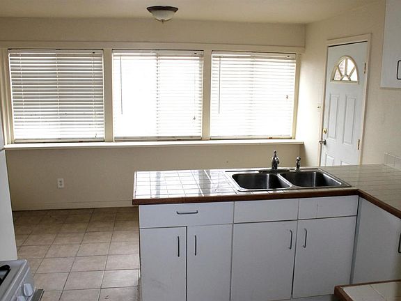 5th image of 1540 W McKinley St