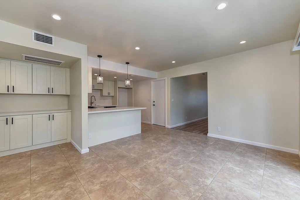 1816 S Cirby Way — Photo 2