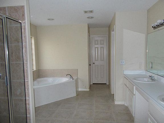 3rd image of 10974 Woods Ln