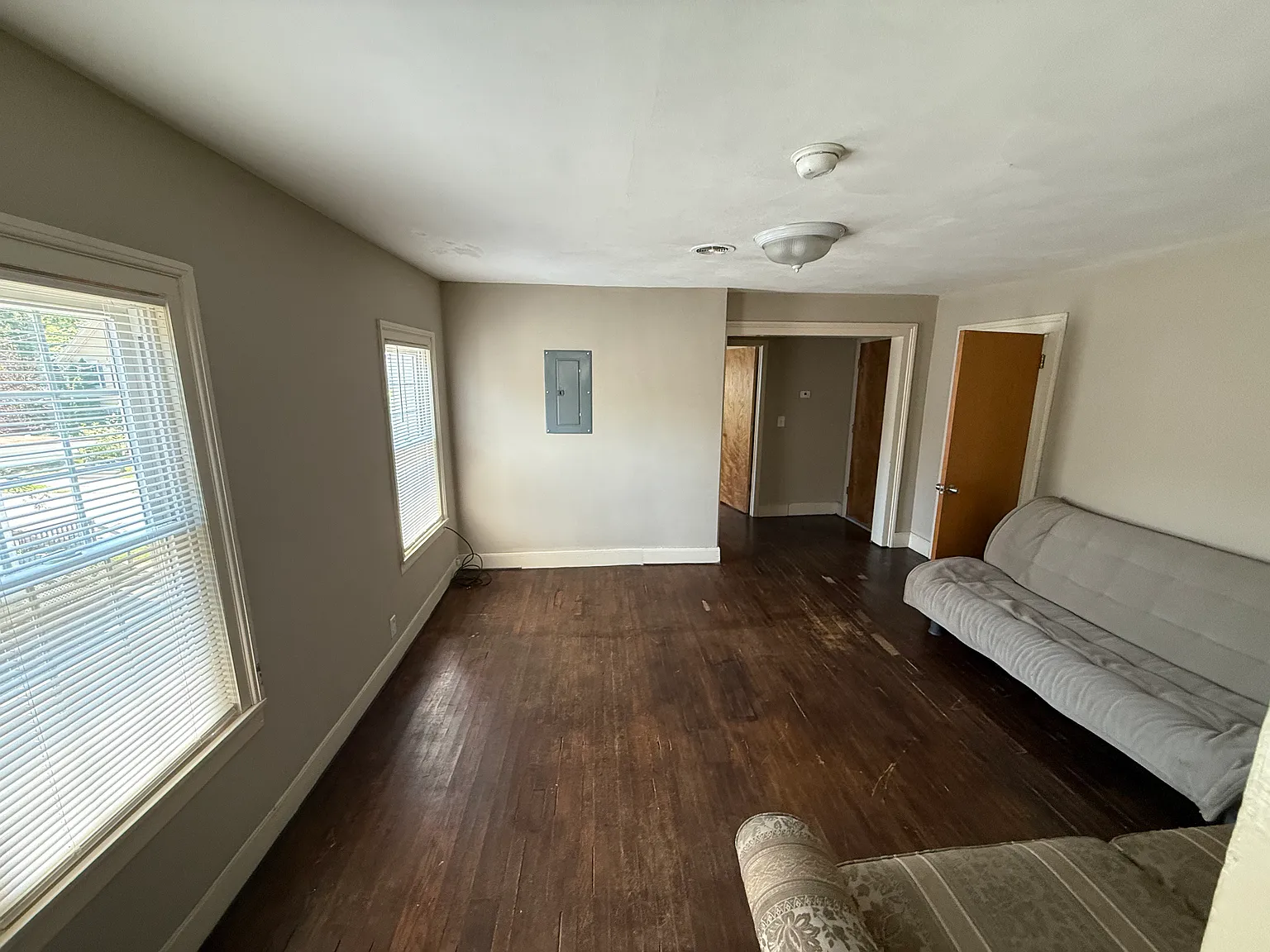 3 bed, 1100 sqft, $1,300 — Photo 4