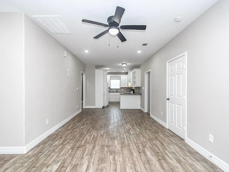 1405 Richard Ave — Photo 5