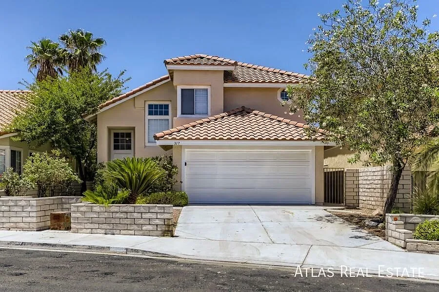 Lovely 4-Bedroom Home Located In Green Valley Neighborhood! — Photo 2